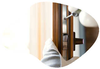 Reparación de cerraduras y puertas en Sant Martí, Barcelona